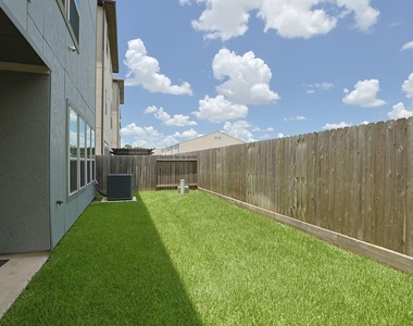 4004 Centre Meadow Way - Photo Thumbnail 27