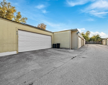 8726 Wilcrest Drive - Photo Thumbnail 26