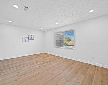 8726 Wilcrest Drive - Photo Thumbnail 10