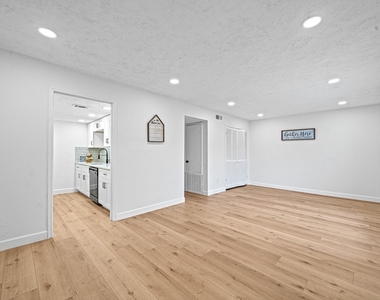 8726 Wilcrest Drive - Photo Thumbnail 8