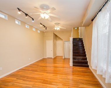5419 Gulfton Street - Photo Thumbnail 3