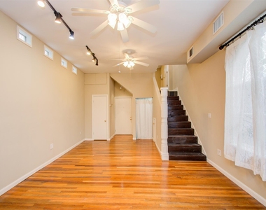 5419 Gulfton Street - Photo Thumbnail 4
