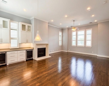 2115 Detering Street - Photo Thumbnail 2