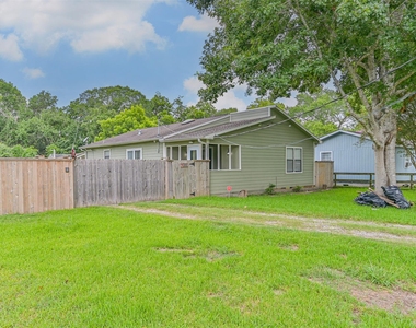 5220 Krueger Drive - Photo Thumbnail 3