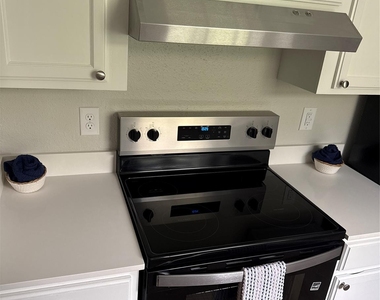 9797 Leawood Boulevard - Photo Thumbnail 3