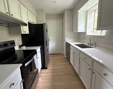 9797 Leawood Boulevard - Photo Thumbnail 1
