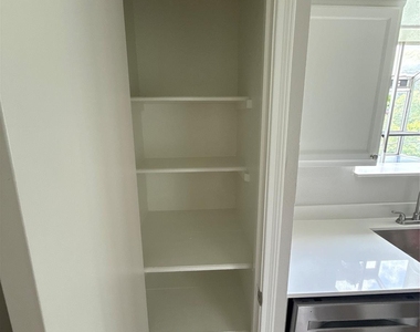 9797 Leawood Boulevard - Photo Thumbnail 4