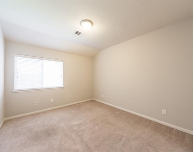 9934 Barr Lake Drive - Photo Thumbnail 12
