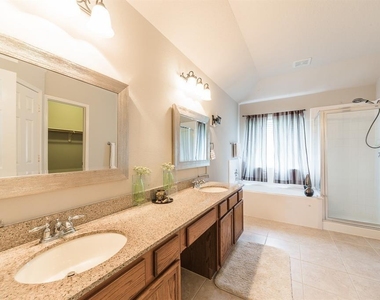 9934 Barr Lake Drive - Photo Thumbnail 10