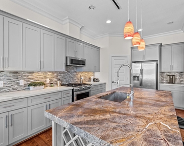 4831 Chenevert Street - Photo Thumbnail 2