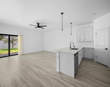 528 Se 6th Street - Photo Thumbnail 2