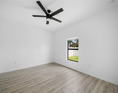 528 Se 6th Street - Photo Thumbnail 8