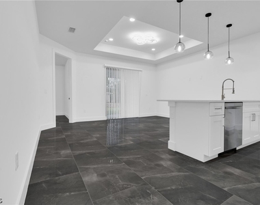 111 Harry Avenue S - Photo Thumbnail 27