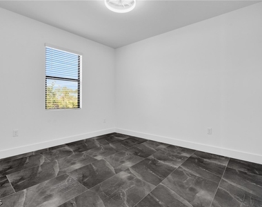 111 Harry Avenue S - Photo Thumbnail 21