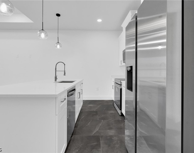 111 Harry Avenue S - Photo Thumbnail 20