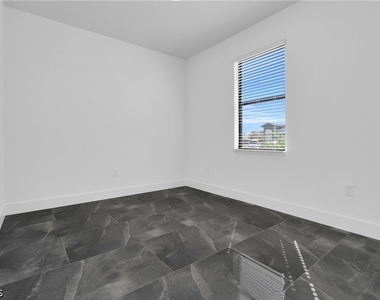 111 Harry Avenue S - Photo Thumbnail 23