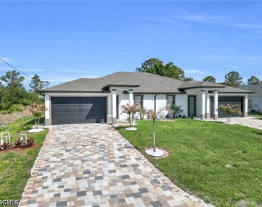 111 Harry Avenue S - Photo Thumbnail 2