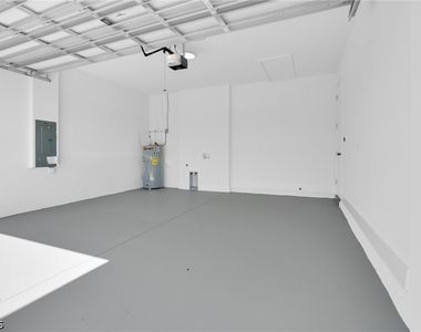 111 Harry Avenue S - Photo Thumbnail 10