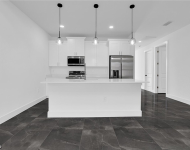 111 Harry Avenue S - Photo Thumbnail 17