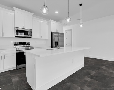 111 Harry Avenue S - Photo Thumbnail 19