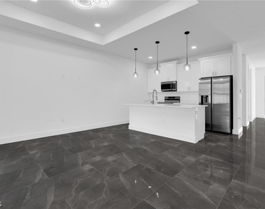 111 Harry Avenue S - Photo Thumbnail 14