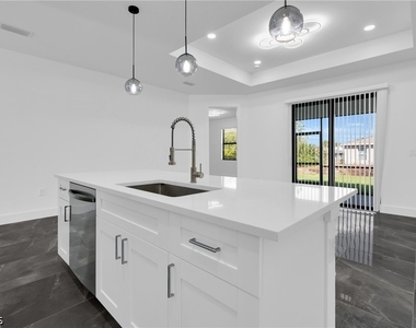 111 Harry Avenue S - Photo Thumbnail 18