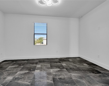 111 Harry Avenue S - Photo Thumbnail 26