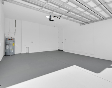111 Harry Avenue S - Photo Thumbnail 11