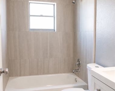 2122 Se 6th Terrace - Photo Thumbnail 6