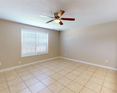 210 W G Street - Photo Thumbnail 5