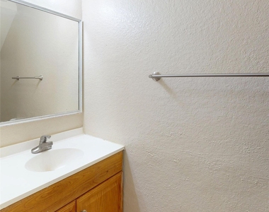 210 W G Street - Photo Thumbnail 11