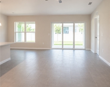 1501 Ne 43rd Terrace - Photo Thumbnail 8