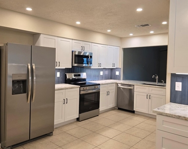 14211 Sylvia Drive - Photo Thumbnail 2