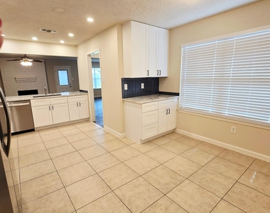 14211 Sylvia Drive - Photo Thumbnail 6