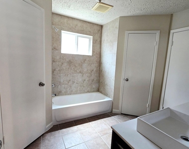 14211 Sylvia Drive - Photo Thumbnail 18