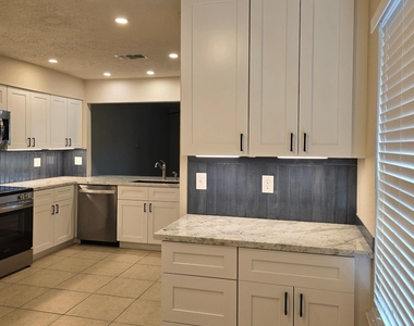 14211 Sylvia Drive - Photo Thumbnail 5