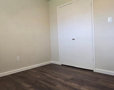14211 Sylvia Drive - Photo Thumbnail 23
