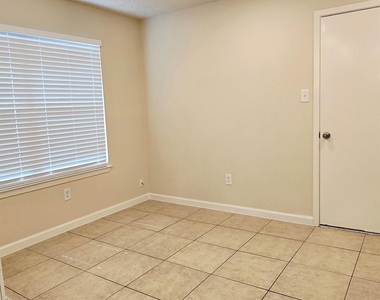 14211 Sylvia Drive - Photo Thumbnail 7