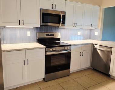 14211 Sylvia Drive - Photo Thumbnail 3