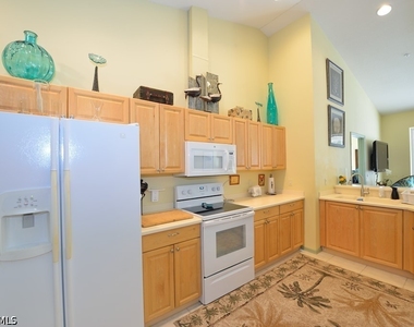 8125 Celeste Drive - Photo Thumbnail 4