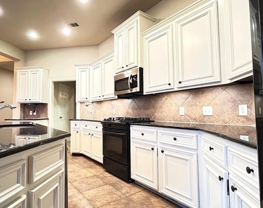 27926 Barberry Banks Lane - Photo Thumbnail 9