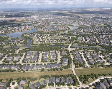 27926 Barberry Banks Lane - Photo Thumbnail 32