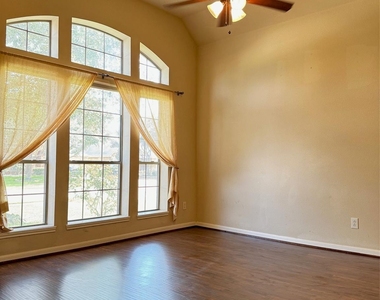 27926 Barberry Banks Lane - Photo Thumbnail 12