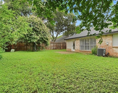 2601 Village Circle Dr Drive - Photo Thumbnail 10