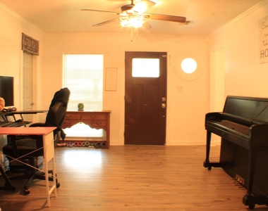 506 Azalea Street - Photo Thumbnail 5