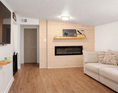506 Azalea Street - Photo Thumbnail 7