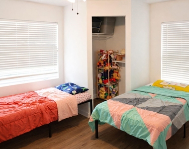 506 Azalea Street - Photo Thumbnail 15