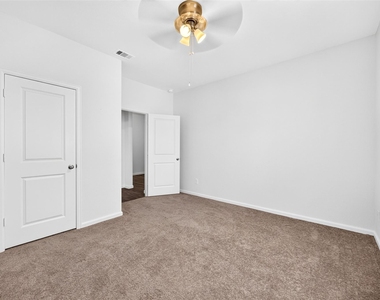 1024 Banyon Tree Lane - Photo Thumbnail 9