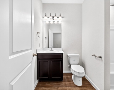 1024 Banyon Tree Lane - Photo Thumbnail 10