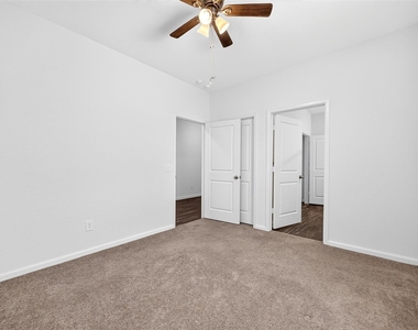 1024 Banyon Tree Lane - Photo Thumbnail 12